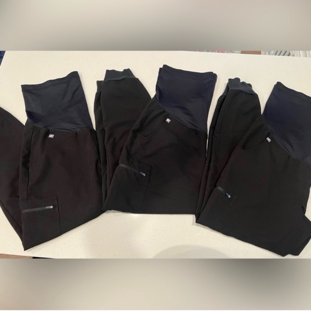Figs Black Maternity Joggers x3 pairs
2 Medium & 1 Medium petite